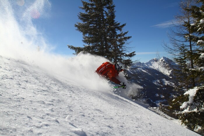 Powderturn auf Ski-Tagesfahrt Großarl
