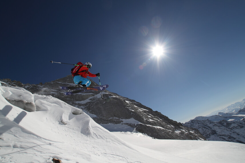 Flying over the glacier at Ski-Tagesfahrt Hintertux